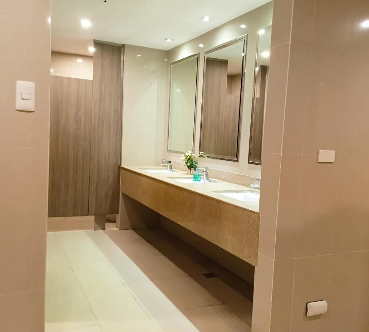 Staycation With Balcony City And River View Manila Apartment