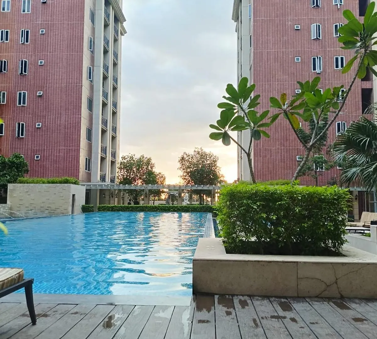Staycation With Balcony City And River View Manila Apartment